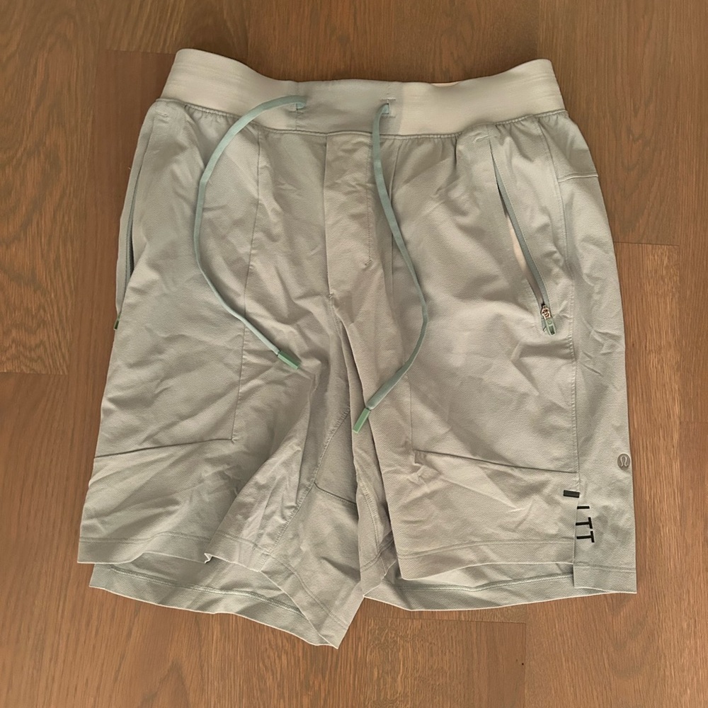 Lululemon men’s License To Train Linerless Shorts 5”